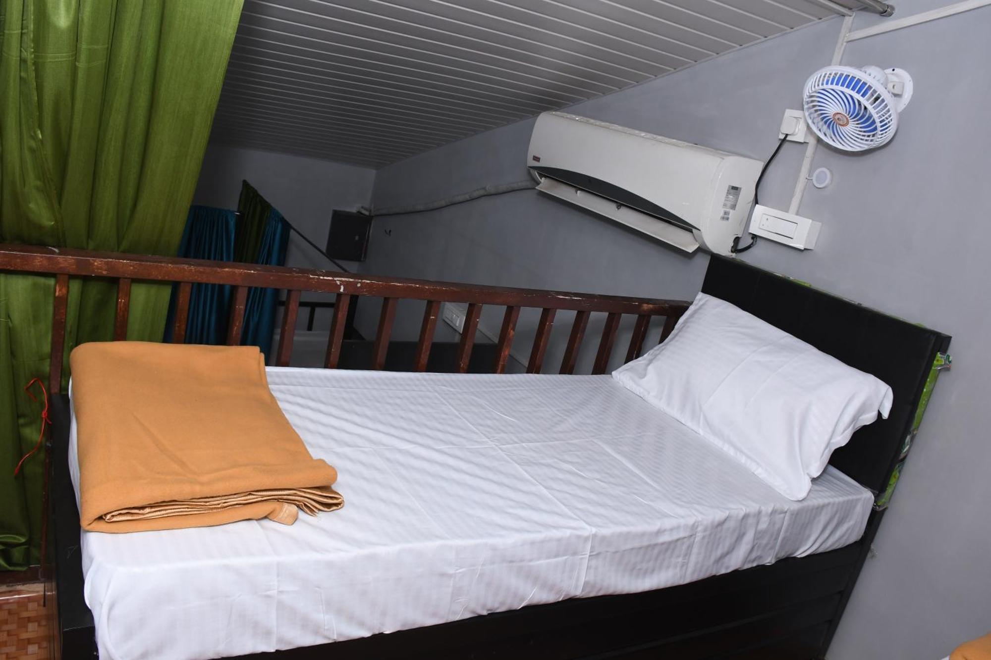 New Dormitory Afra ムンバイ エクステリア 写真