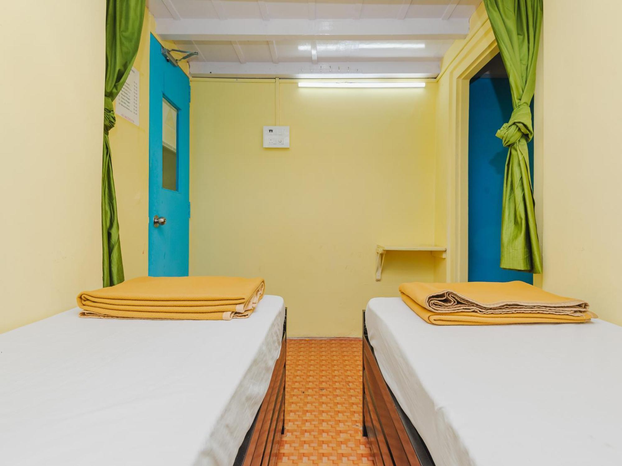 New Dormitory Afra ムンバイ エクステリア 写真