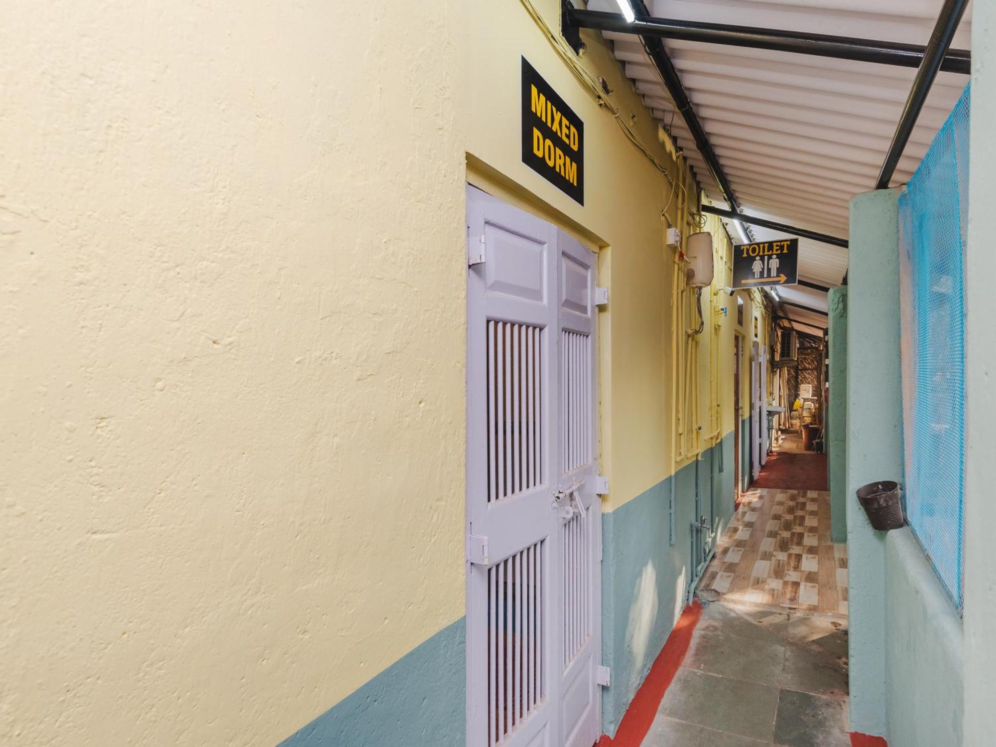 New Dormitory Afra ムンバイ エクステリア 写真