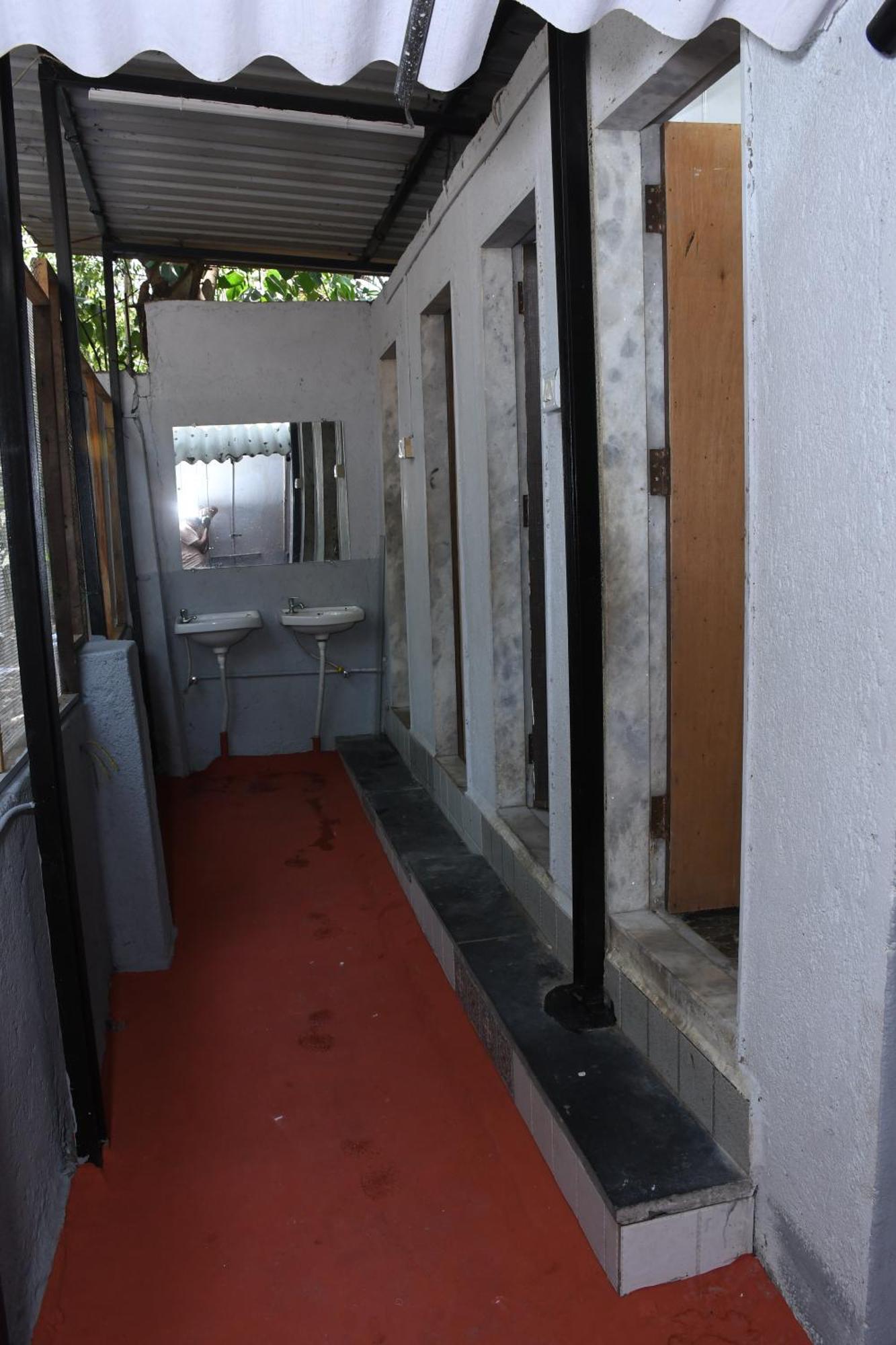 New Dormitory Afra ムンバイ エクステリア 写真