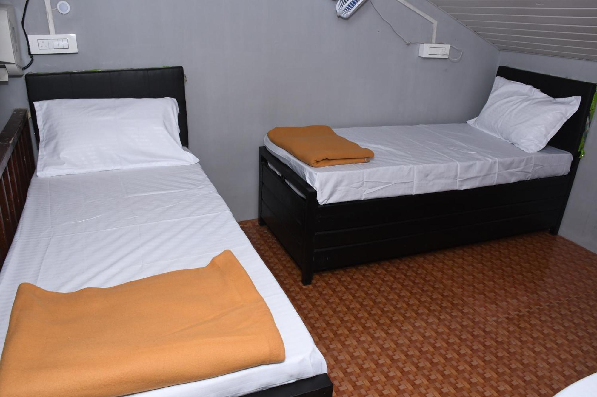 New Dormitory Afra ムンバイ エクステリア 写真