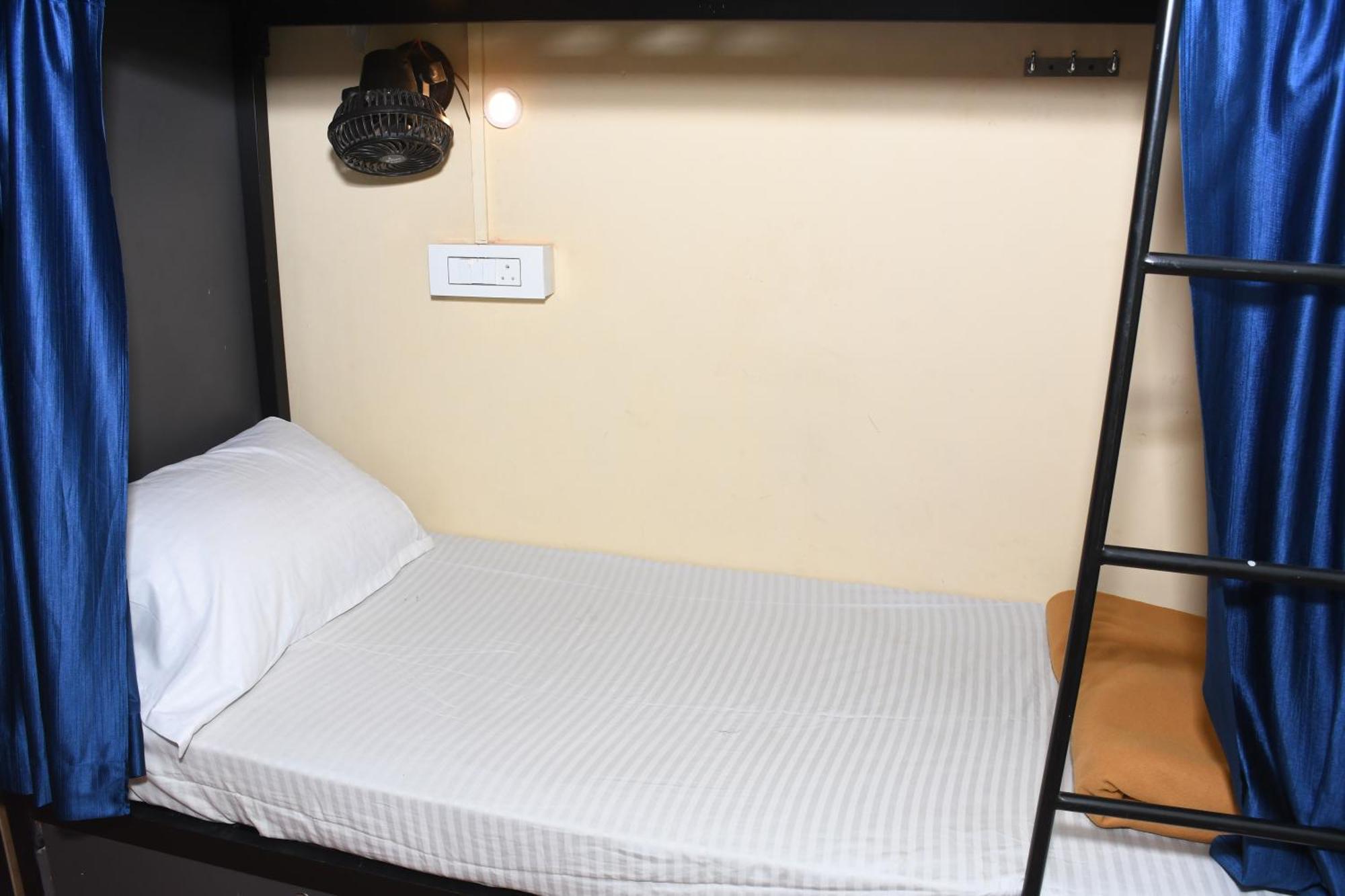 New Dormitory Afra ムンバイ エクステリア 写真