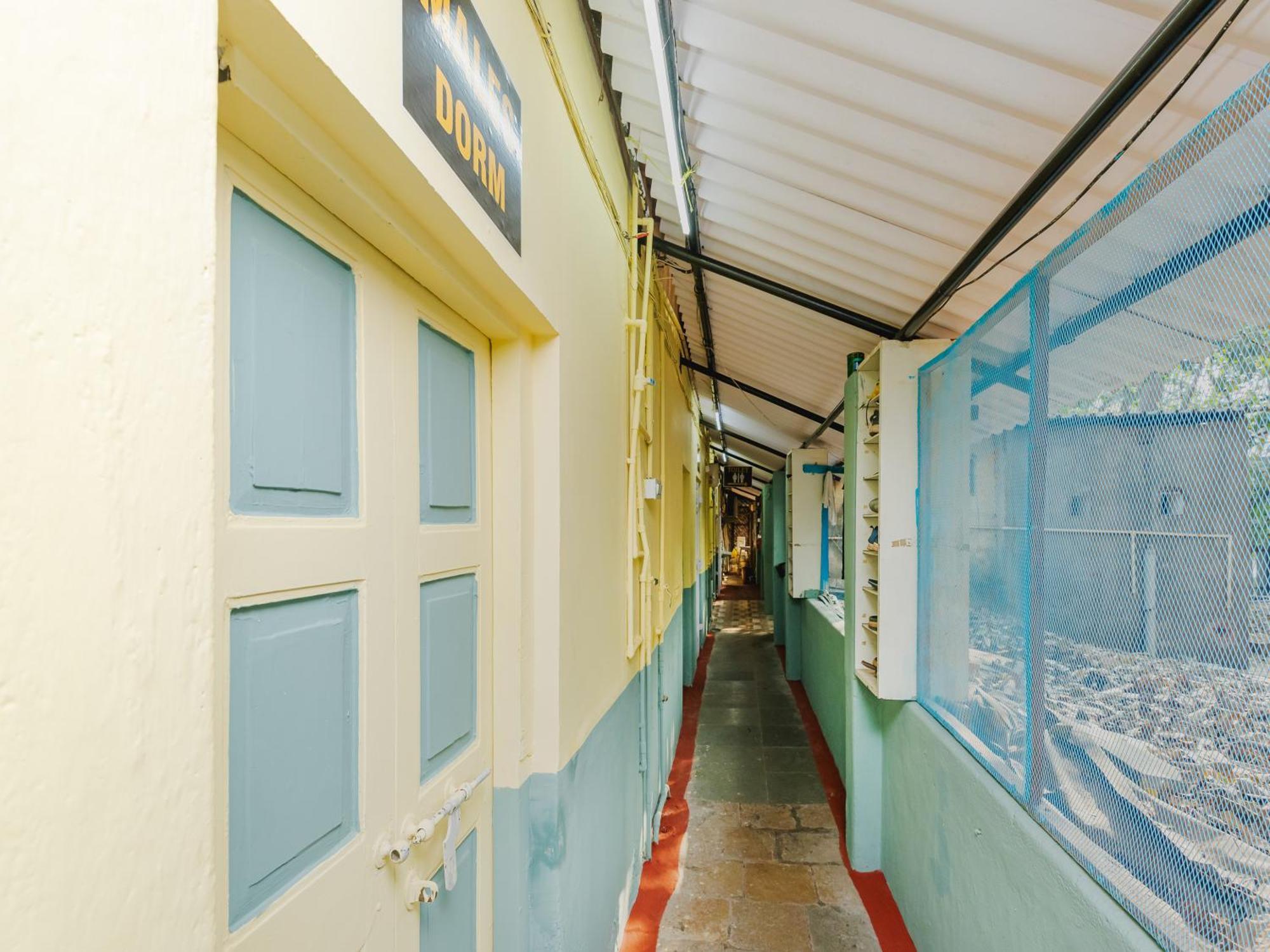 New Dormitory Afra ムンバイ エクステリア 写真